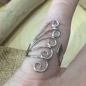 Sterling Silver Retro Crashing Waves Ring